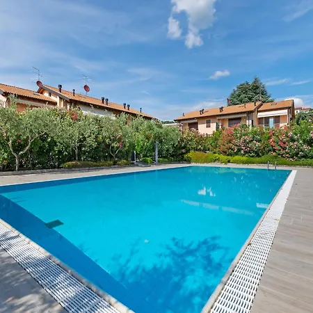 In With Pool & Views Feriehus Bardolino